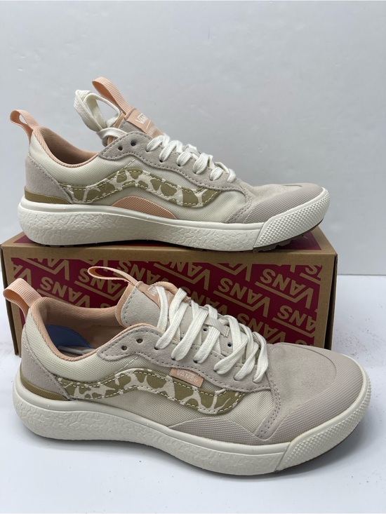 Vans Shoes - Vans WMNS Ultrarange Exo Se
Groovy Floral Khaki
VN0A4UWMKHK Sneakers
